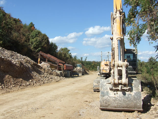 ЈЕЗИВА СМРТ: Радника самлела дробилица за камен